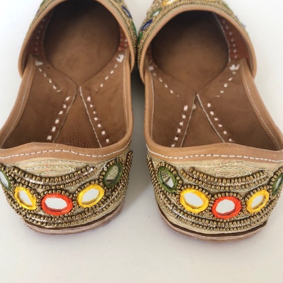 Beautiful Handmade Leather Mirrored Slippers - Picture 8 of 8